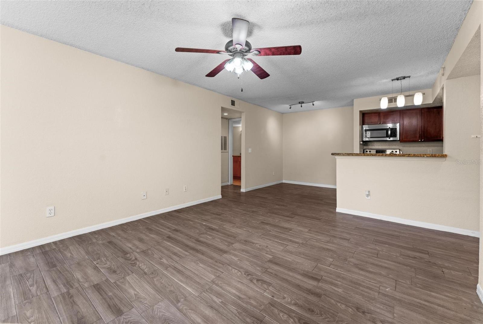 Image 4 of 23 For 5112 Conroy Rd  13