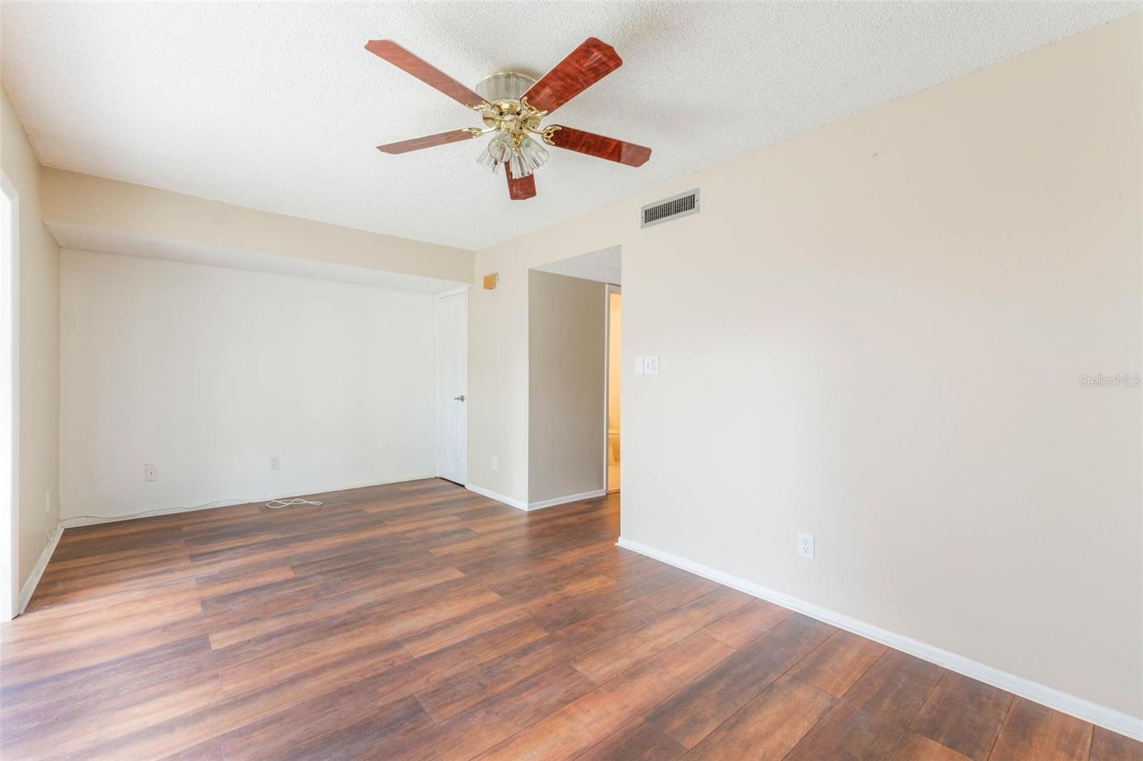 Image 4 of 17 For 7336 Daniel Webster Drive 9