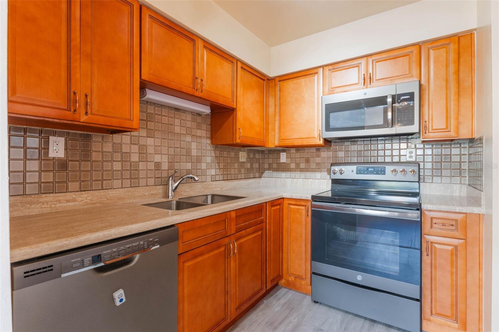 Image 7 of 17 For 7336 Daniel Webster Drive 9