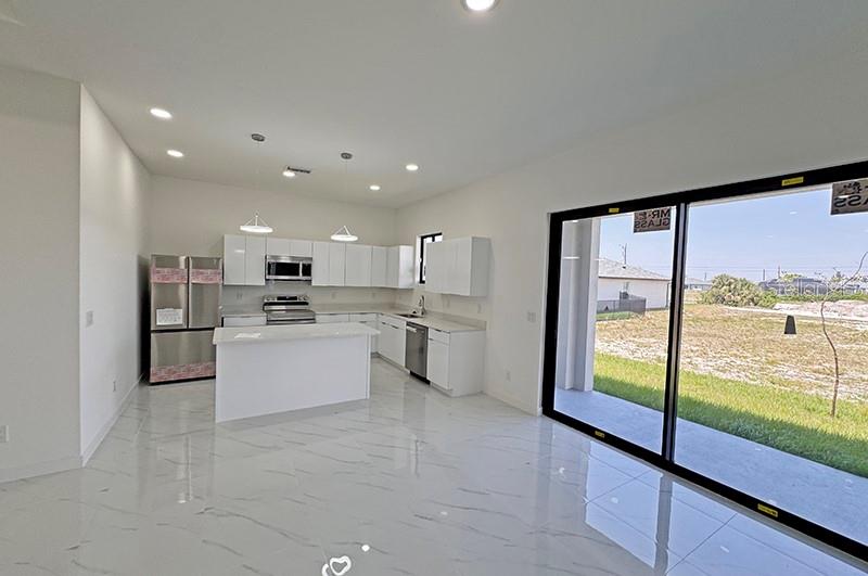Image 15 of 31 For 4233 Jacaranda Parkway W