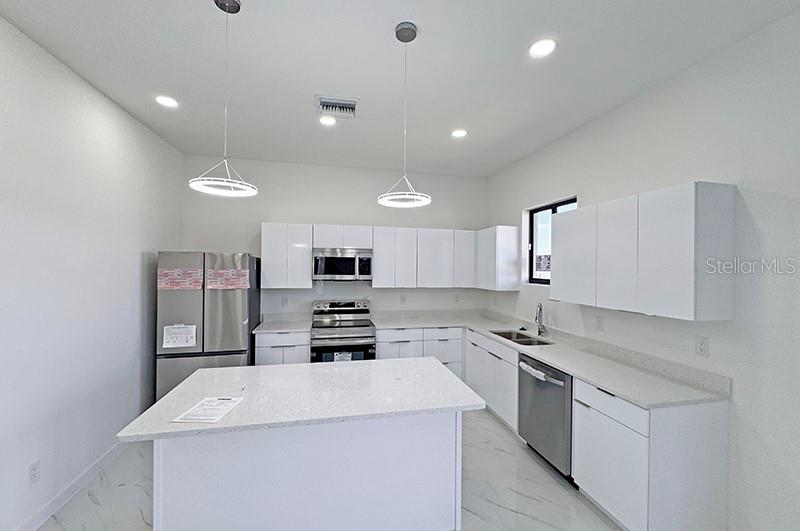 Image 17 of 31 For 4233 Jacaranda Parkway W