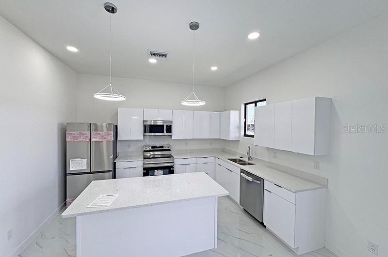 Image 18 of 31 For 4233 Jacaranda Parkway W