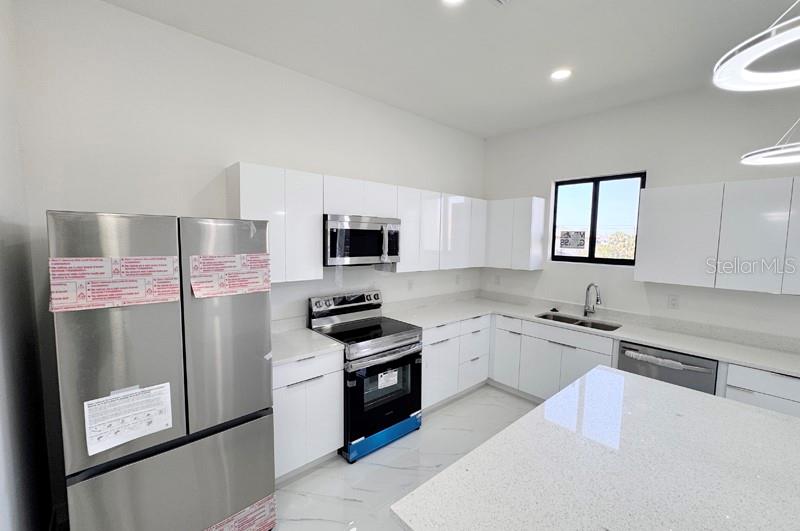 Image 19 of 31 For 4233 Jacaranda Parkway W