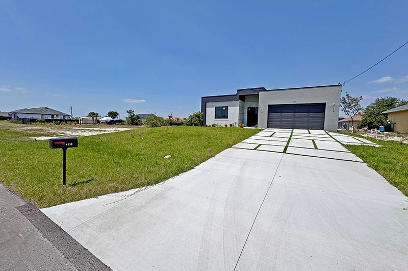 Image 5 of 31 For 4233 Jacaranda Parkway W