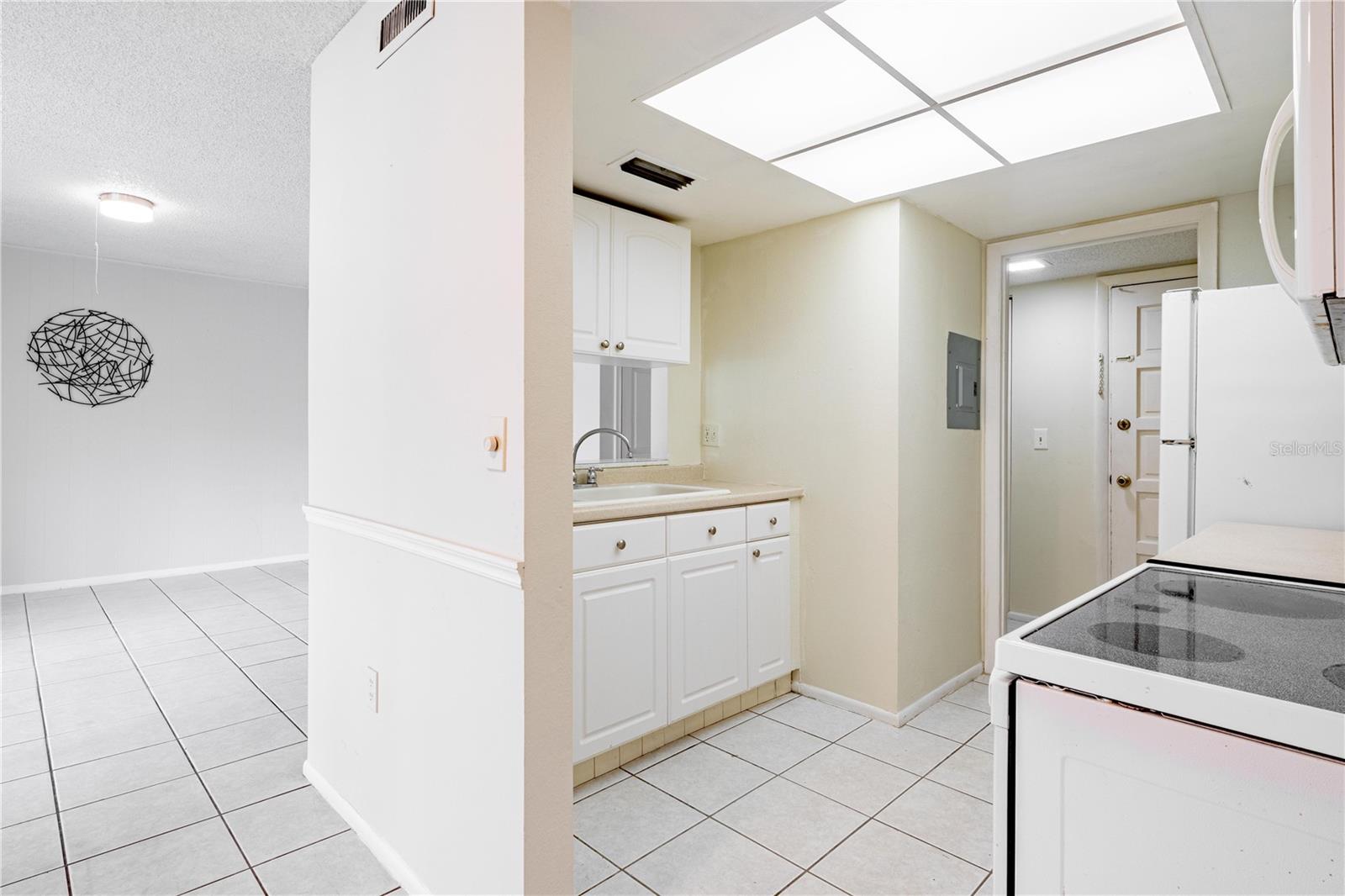 Image 5 of 27 For 1156 Calle Del Norte  C