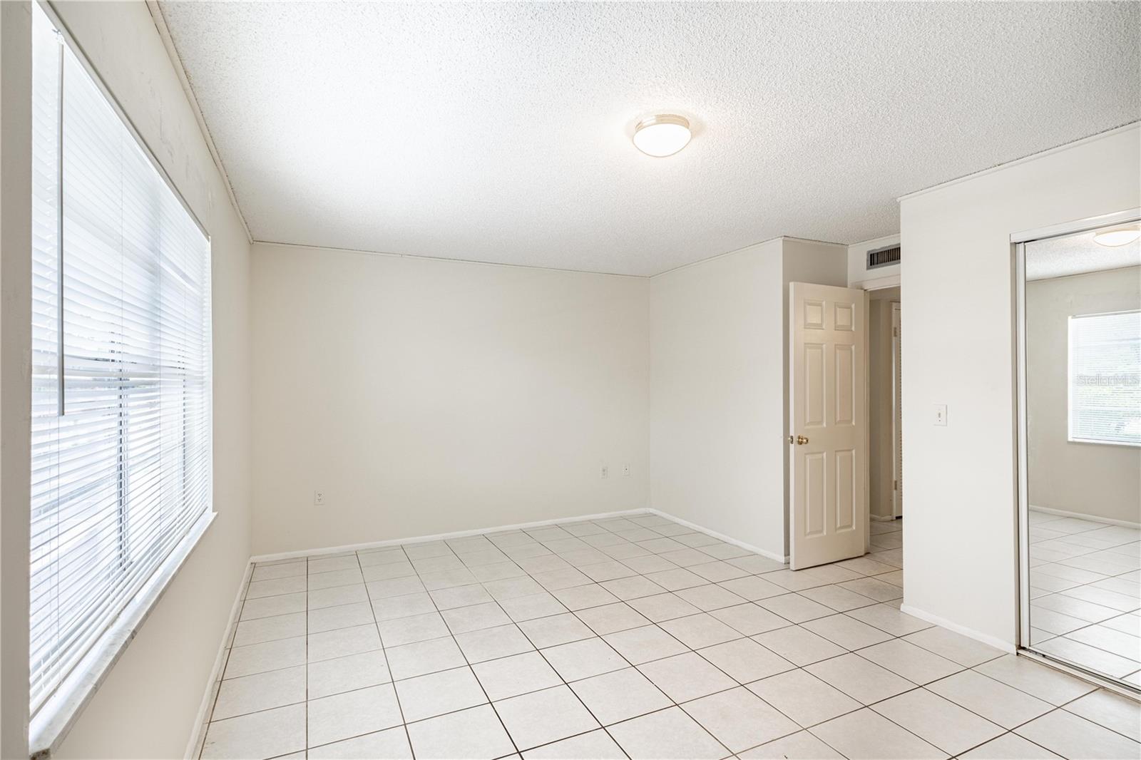 Image 8 of 27 For 1156 Calle Del Norte  C