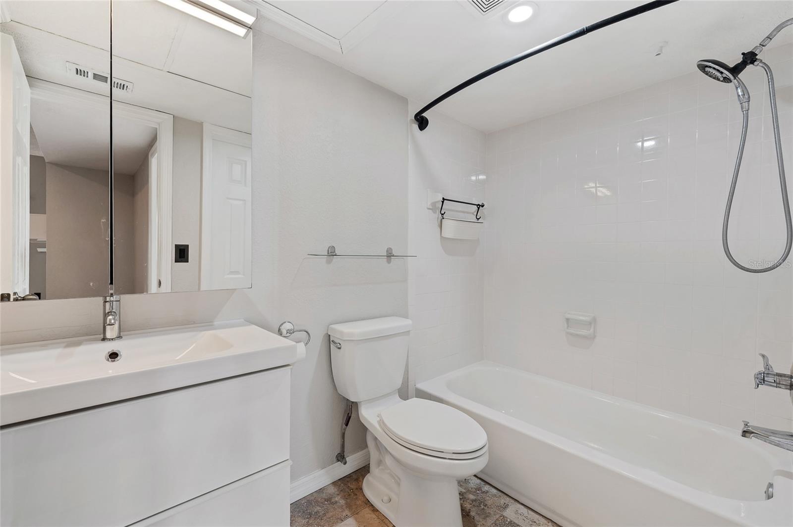 Image 14 of 30 For 390 Lake Placid Court 304