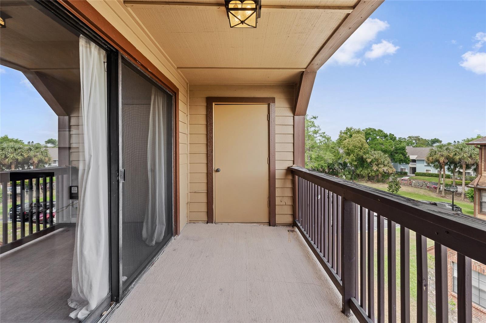 Image 20 of 30 For 390 Lake Placid Court 304