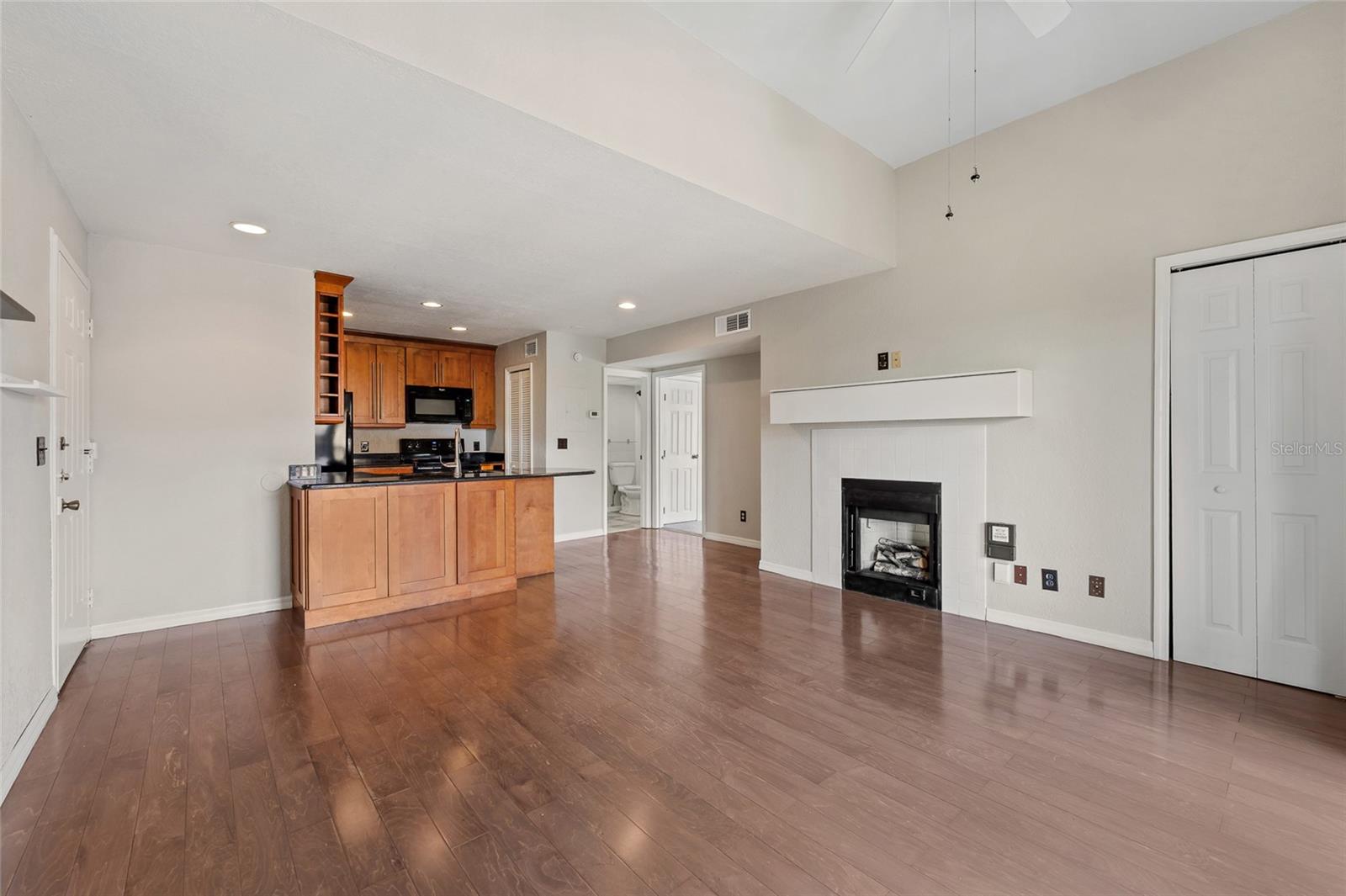 Image 8 of 30 For 390 Lake Placid Court 304