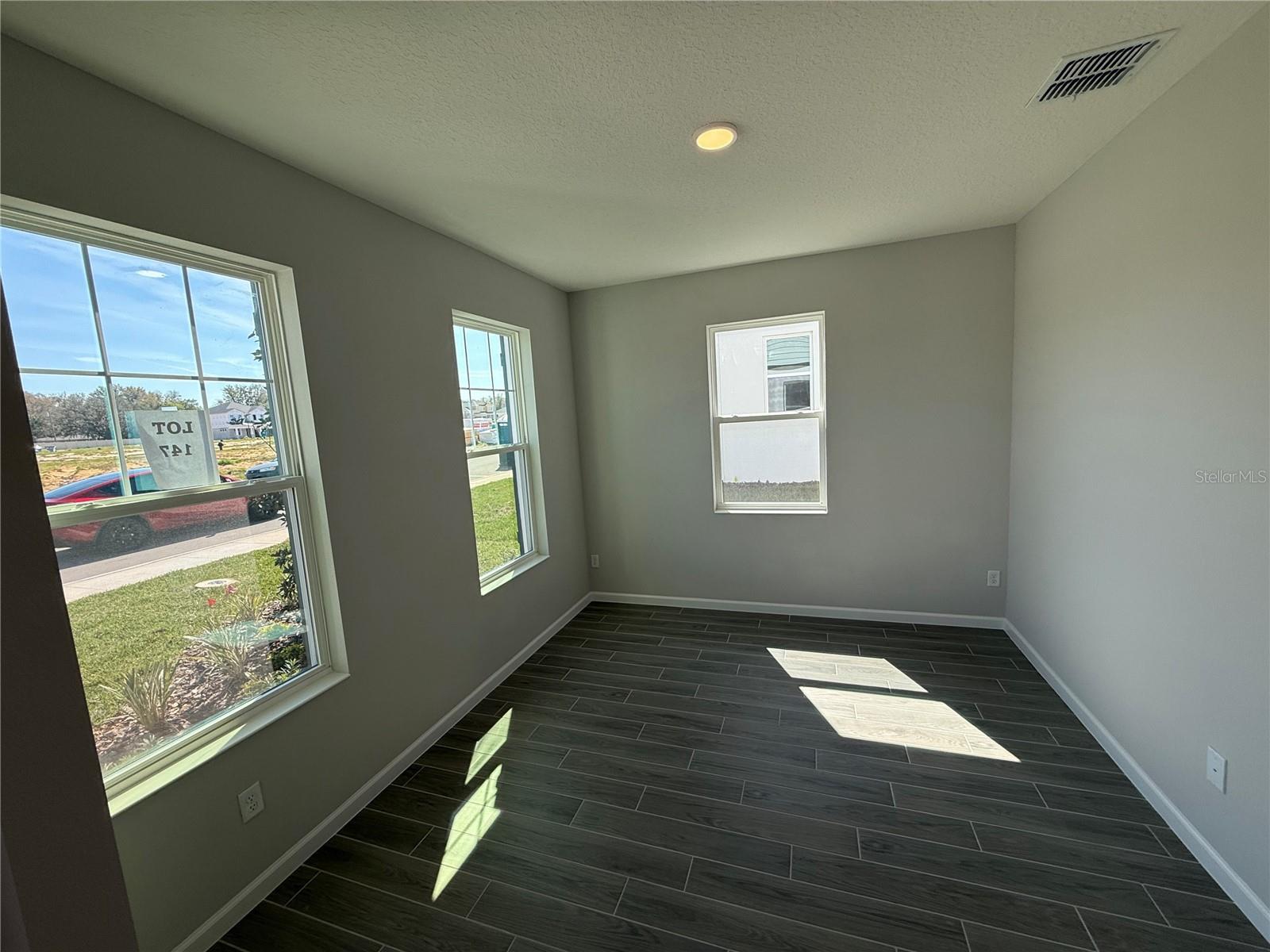 Image 13 of 30 For 652 Pothos Street