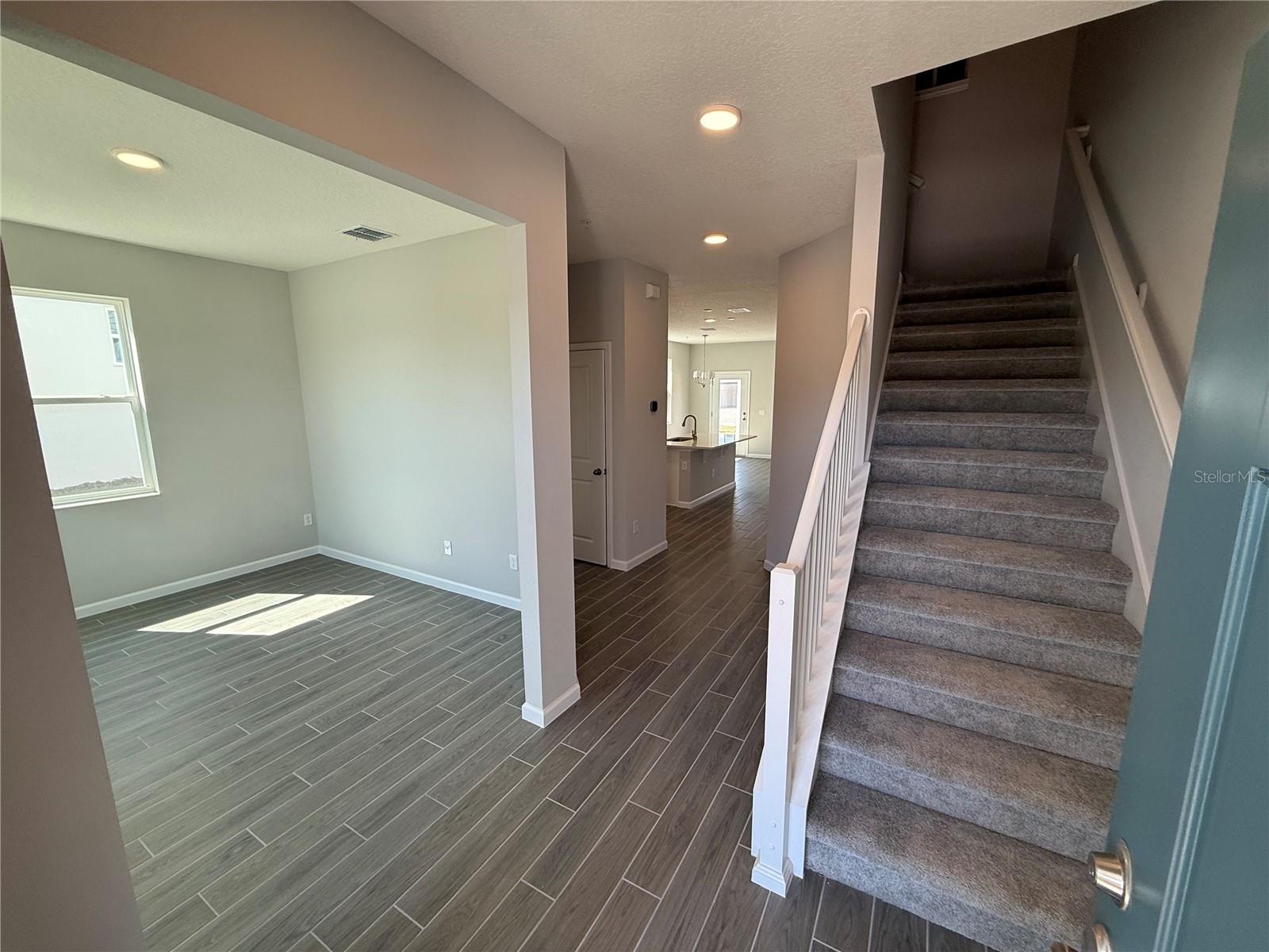 Image 18 of 30 For 652 Pothos Street