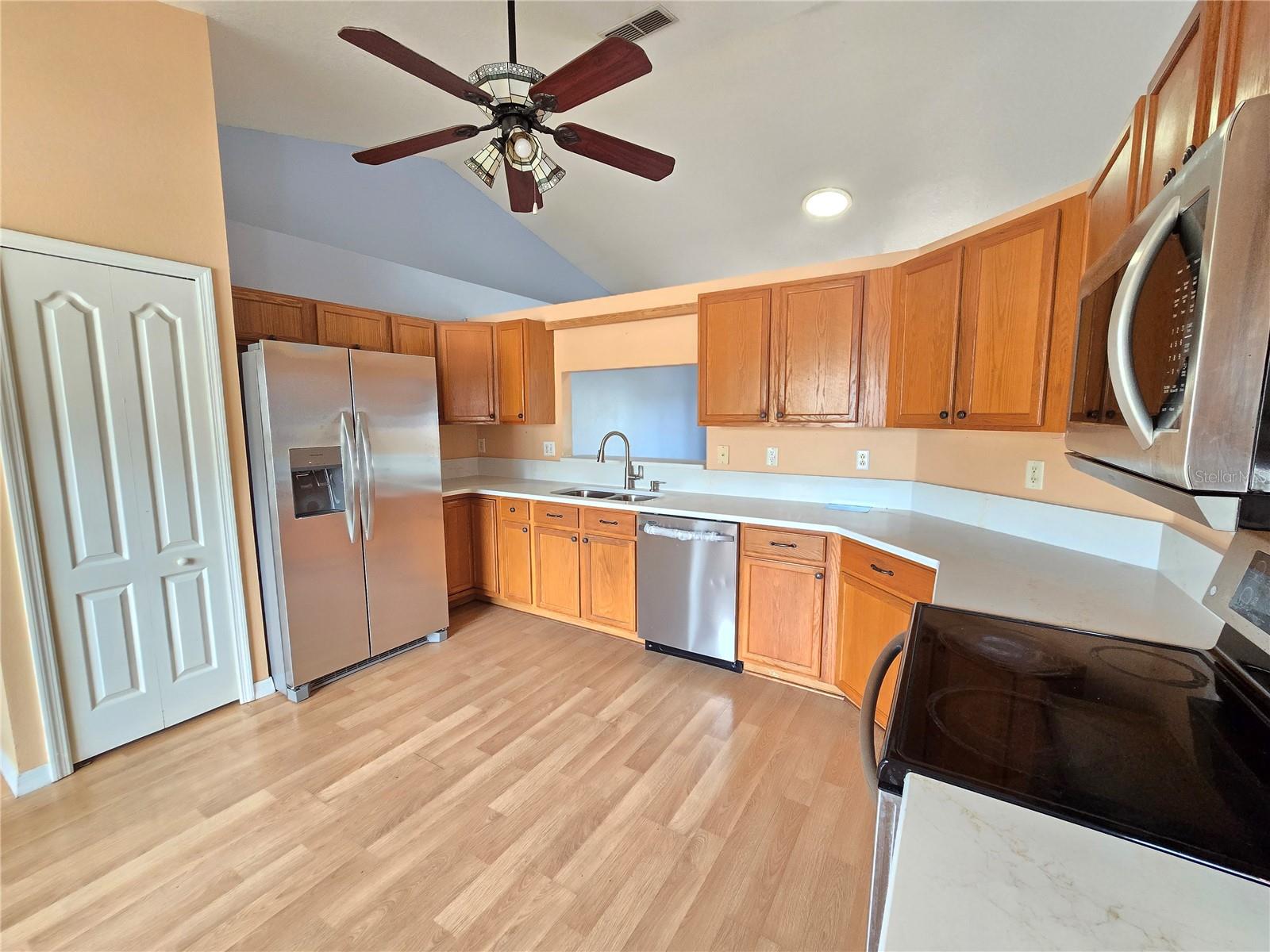 Image 18 of 49 For 10235 Summer Elm Avenue