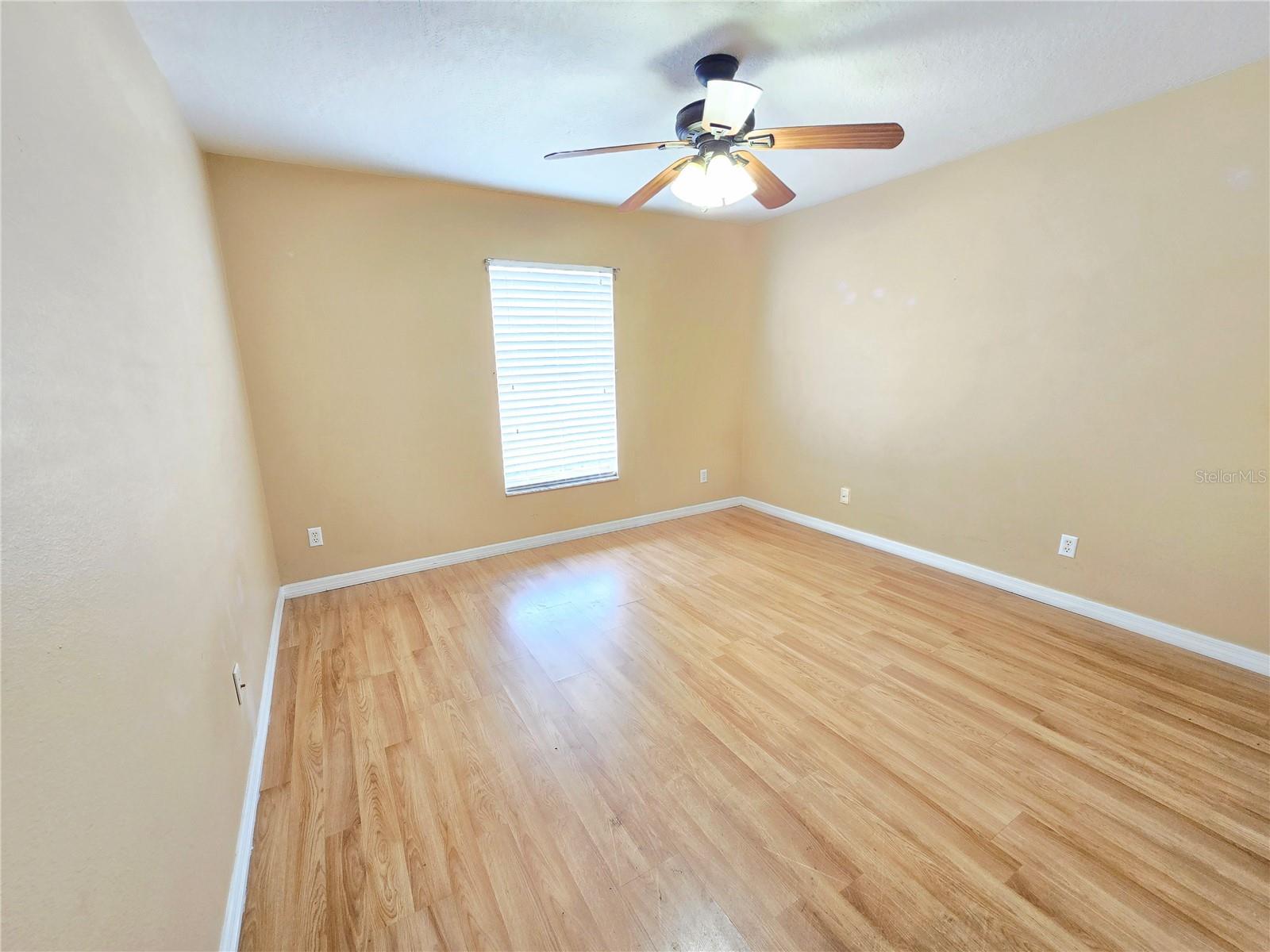 Image 19 of 49 For 10235 Summer Elm Avenue