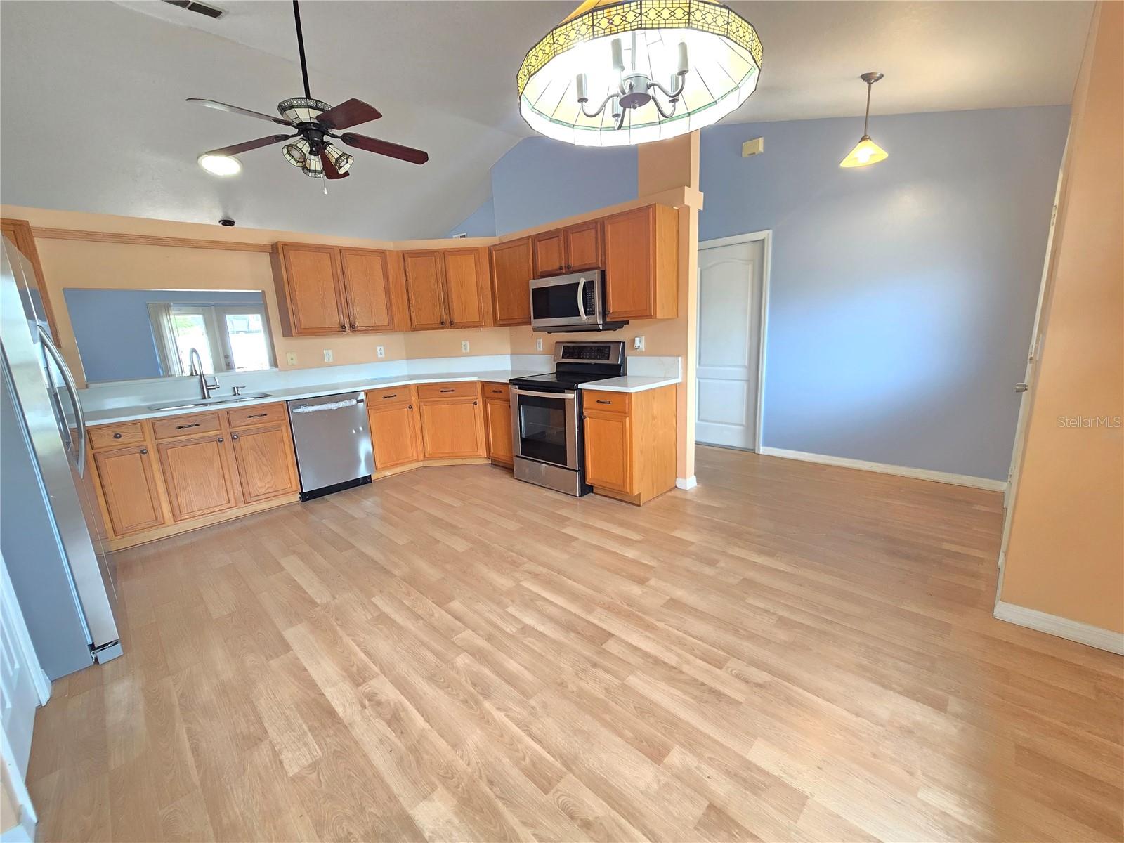 Image 6 of 49 For 10235 Summer Elm Avenue