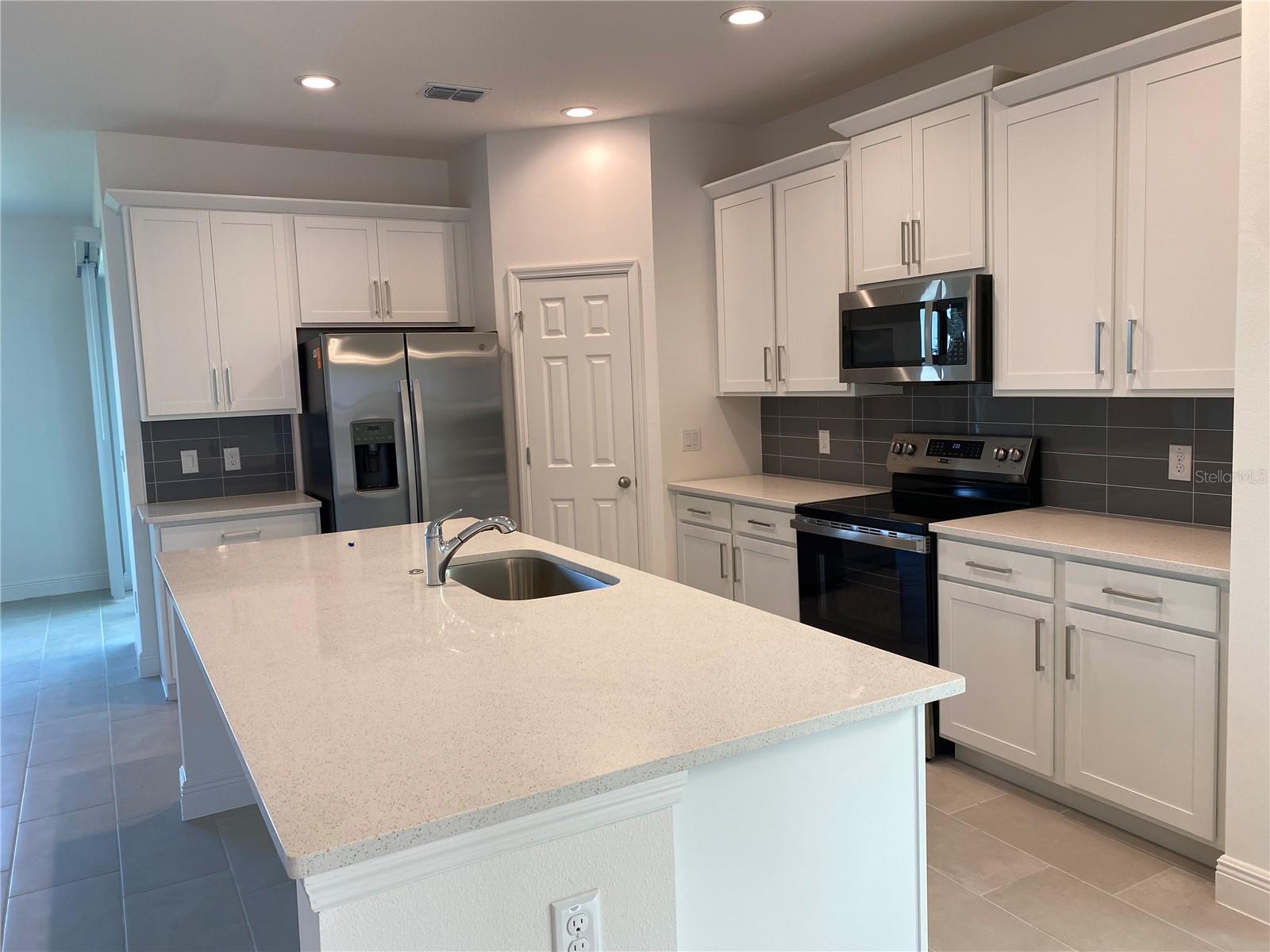 Image 3 of 8 For 14746 Erice Avenue