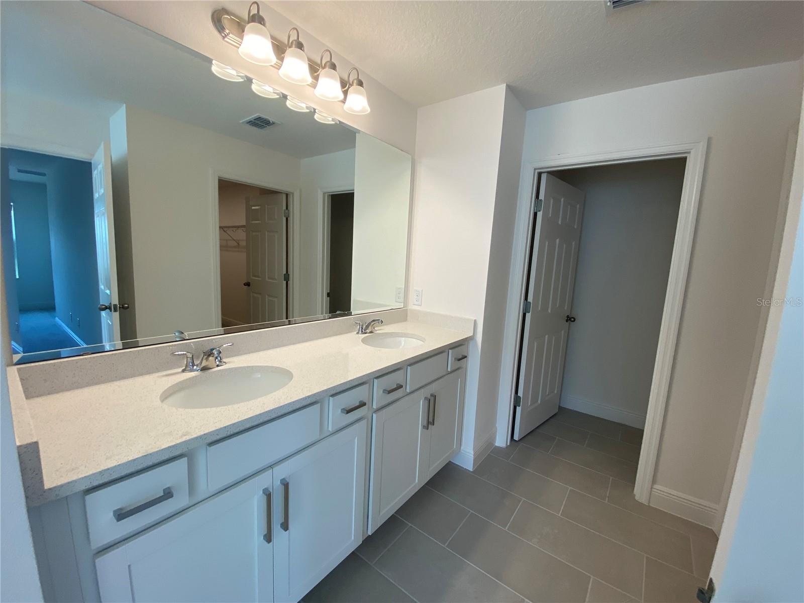 Image 6 of 8 For 14746 Erice Avenue