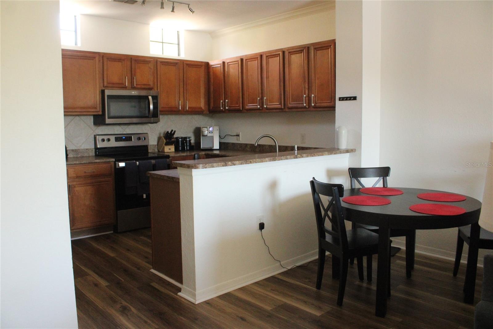Image 4 of 14 For 6117 Metrowest Boulevard 106