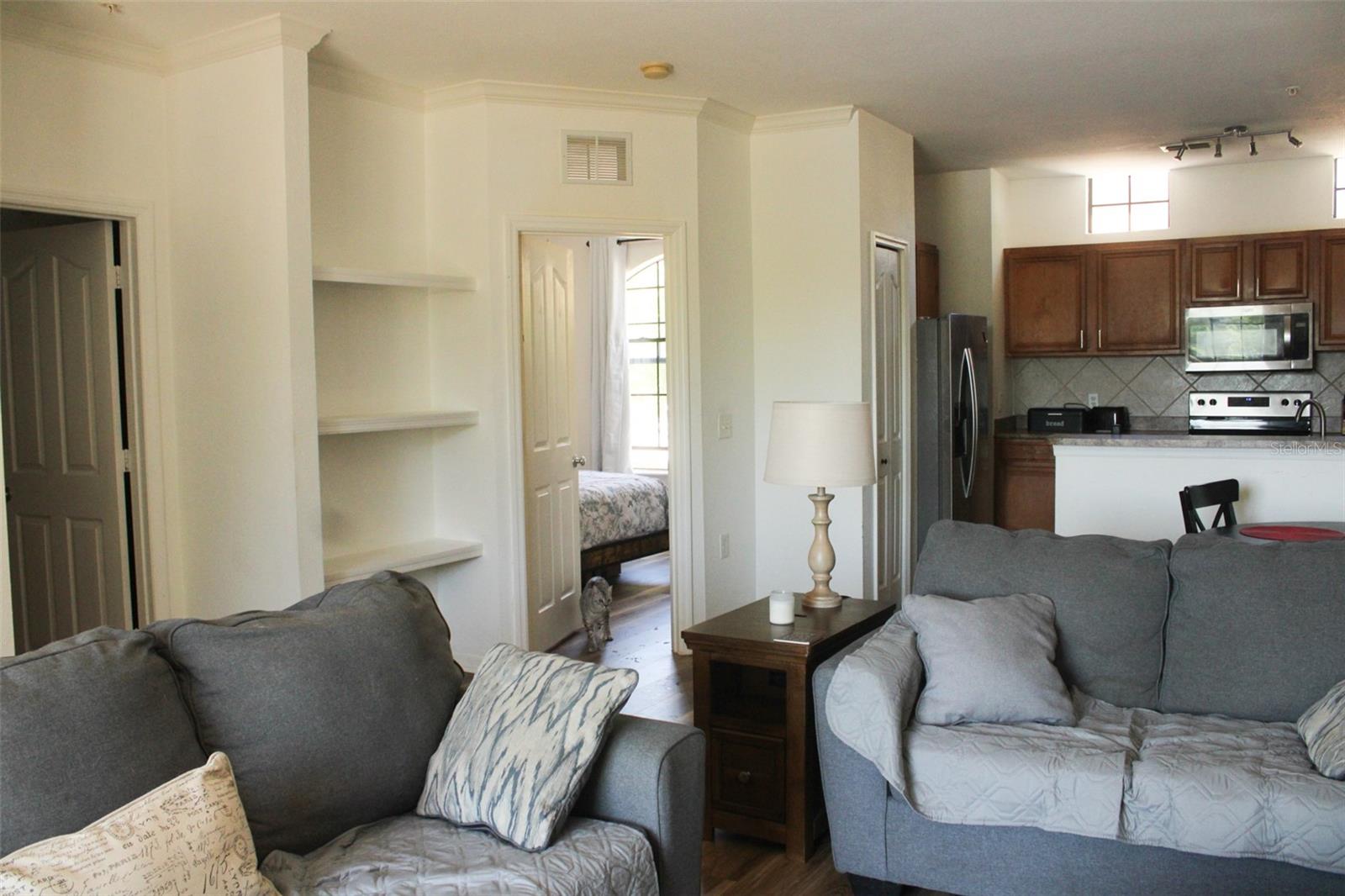 Image 5 of 14 For 6117 Metrowest Boulevard 106