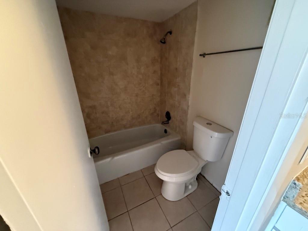 Image 10 of 16 For 4328 Aqua Vista Drive B