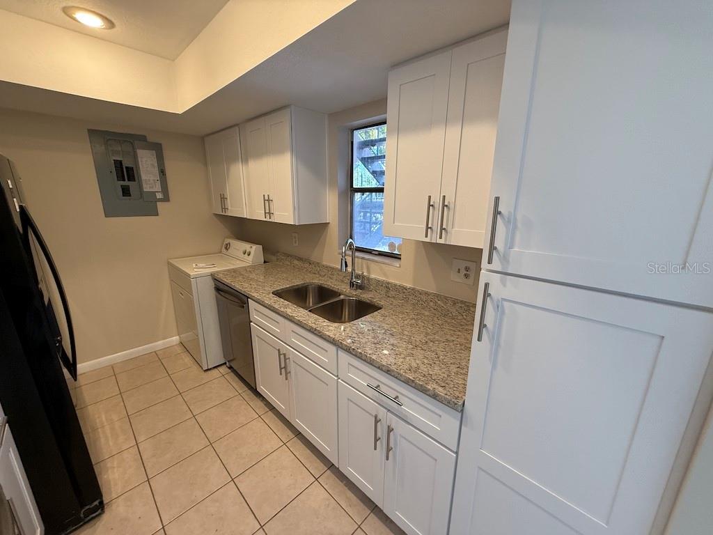 Image 4 of 16 For 4328 Aqua Vista Drive B