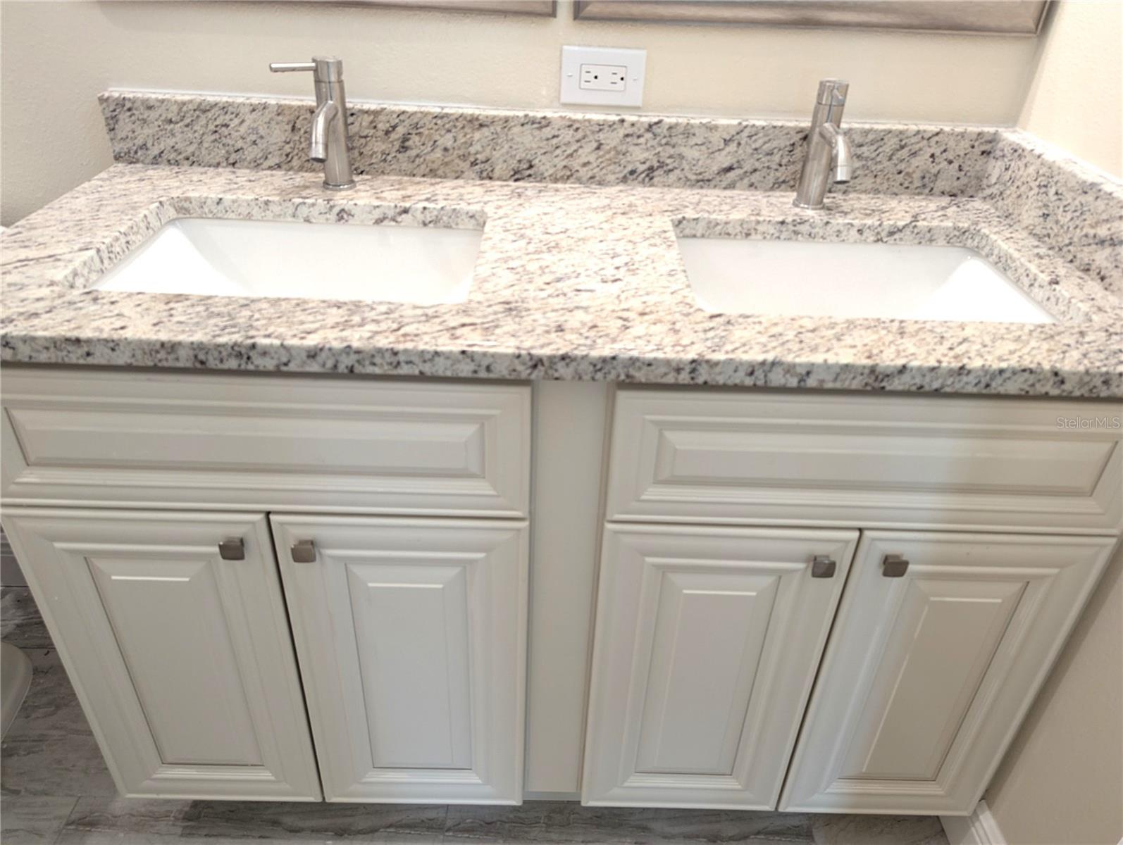 Image 12 of 16 For 5815 Twisted Oaks Drive