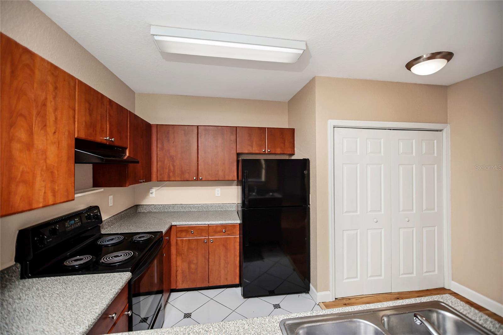 Image 12 of 33 For 206 South Street 4031