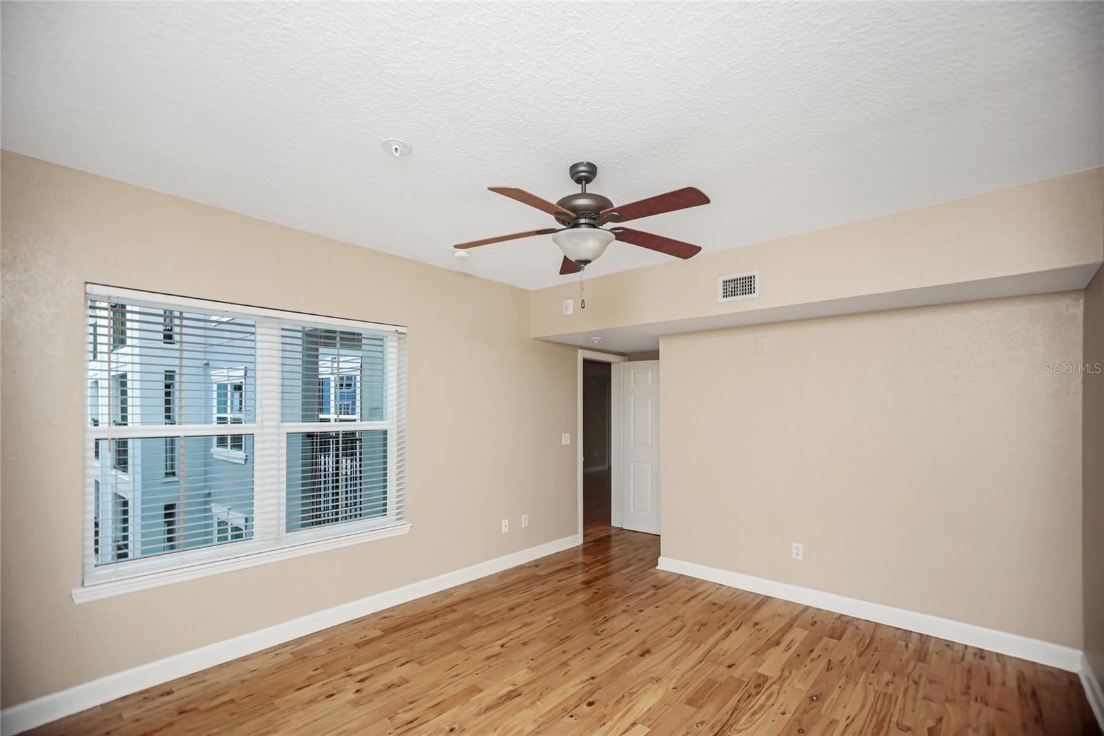 Image 16 of 33 For 206 South Street 4031