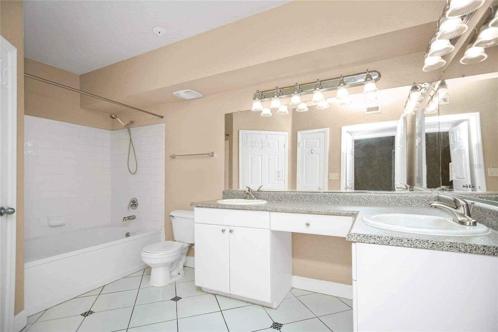 Image 19 of 33 For 206 South Street 4031