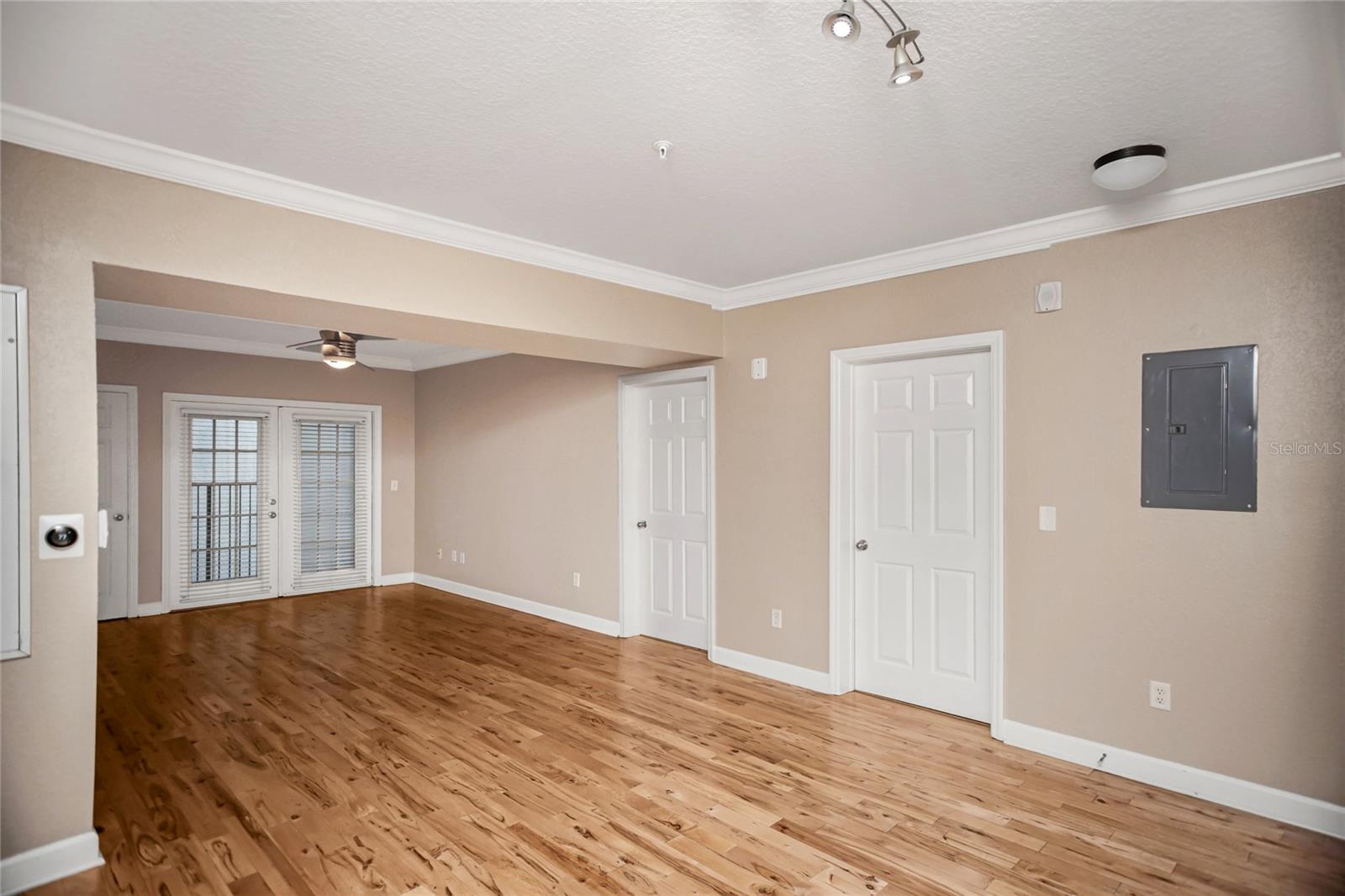 Image 2 of 33 For 206 South Street 4031