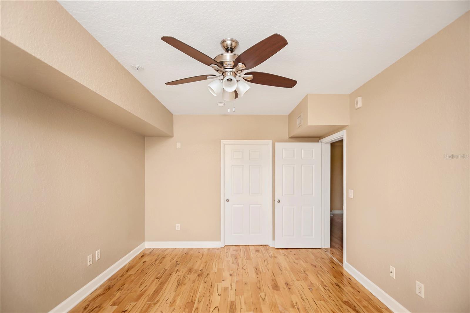 Image 24 of 33 For 206 South Street 4031