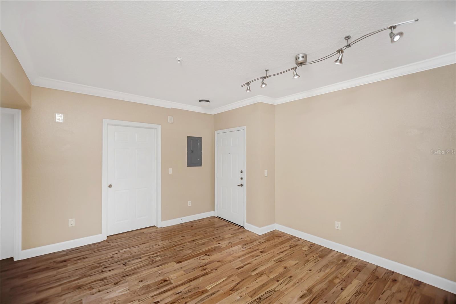 Image 3 of 33 For 206 South Street 4031