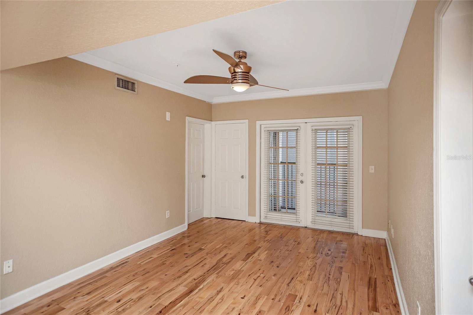 Image 5 of 33 For 206 South Street 4031