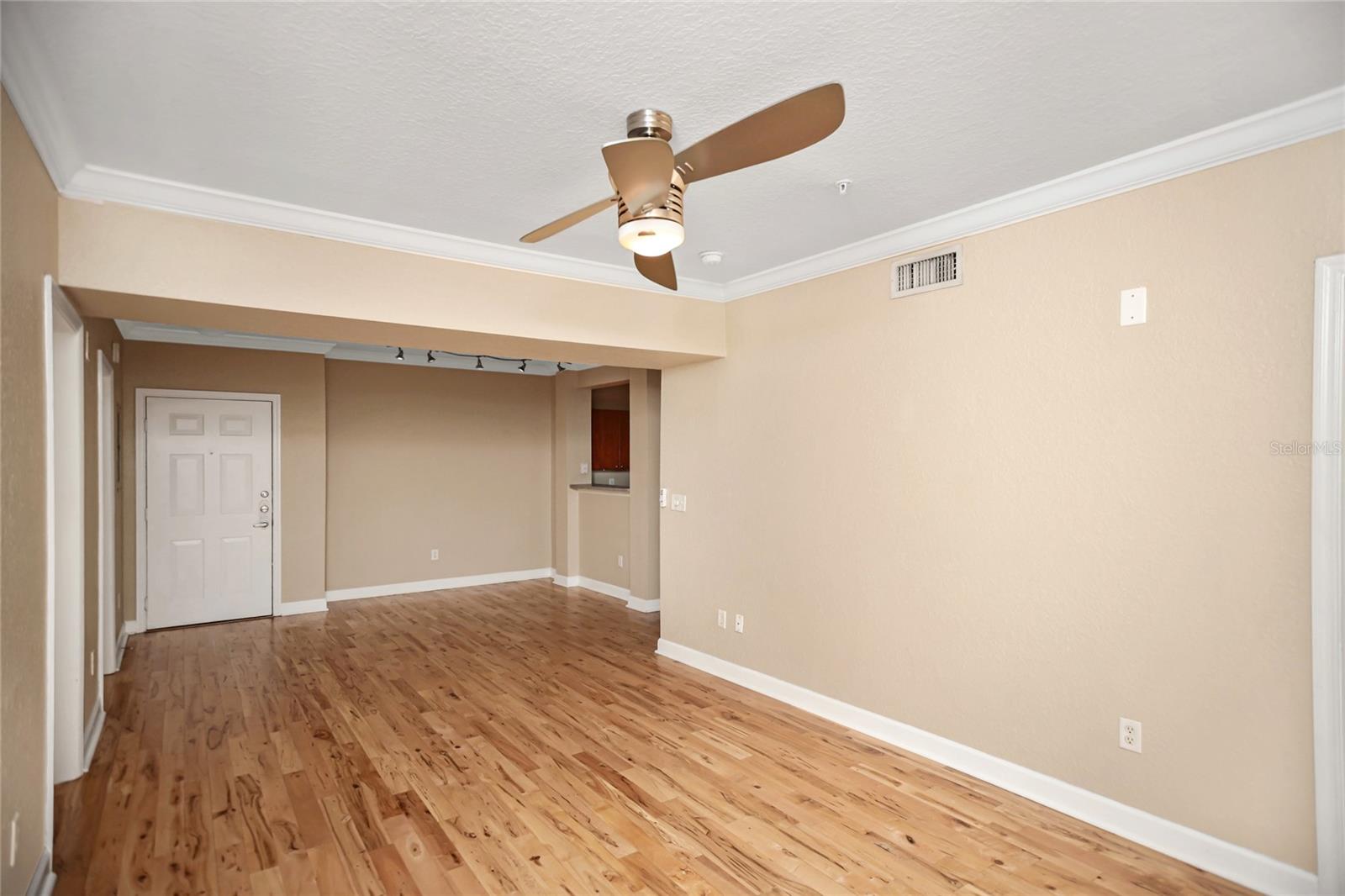 Image 6 of 33 For 206 South Street 4031