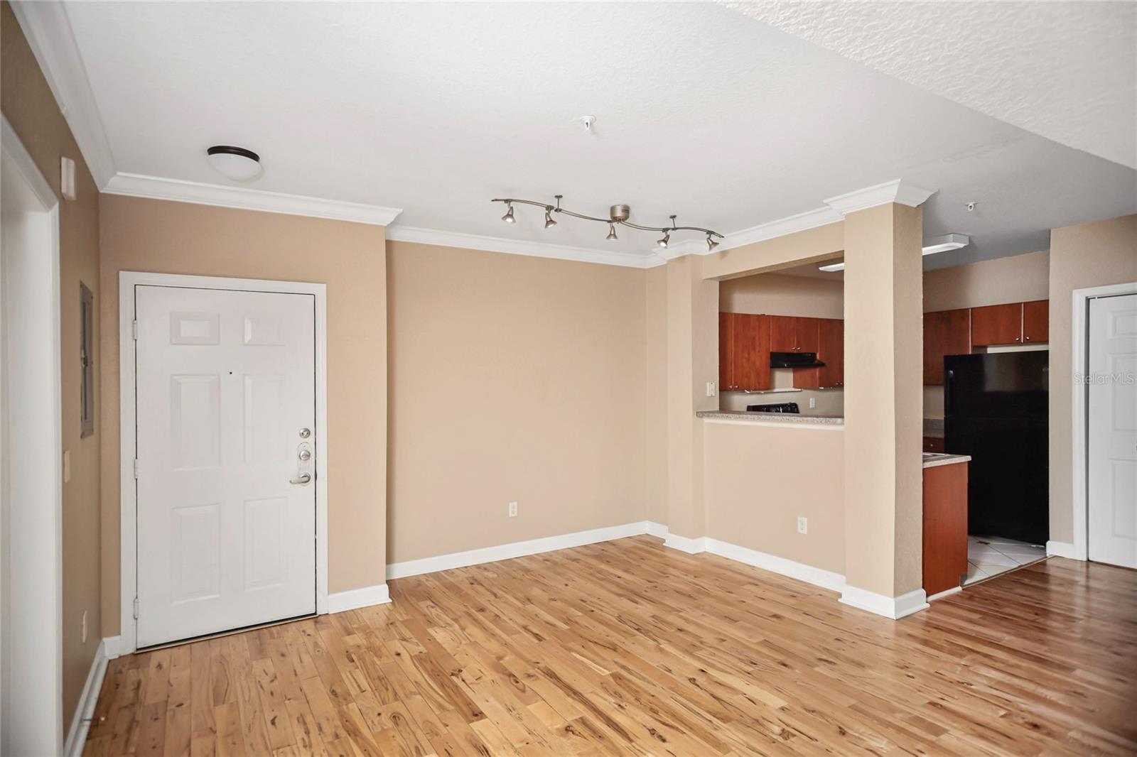 Image 7 of 33 For 206 South Street 4031