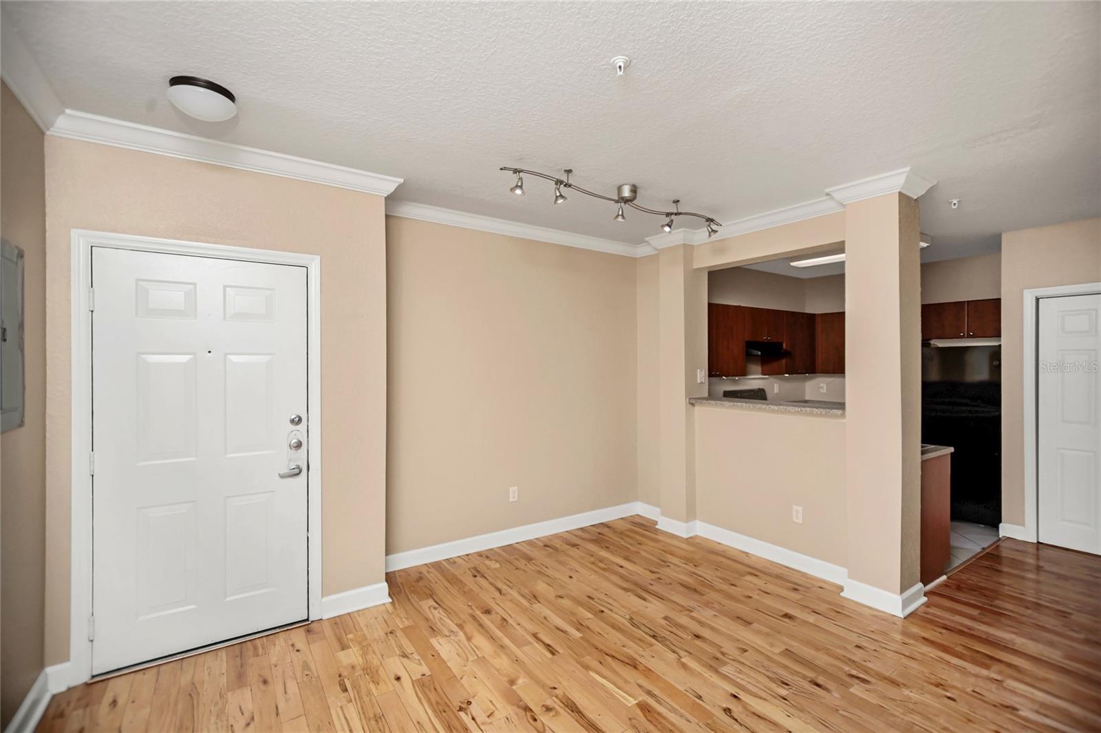 Image 8 of 33 For 206 South Street 4031
