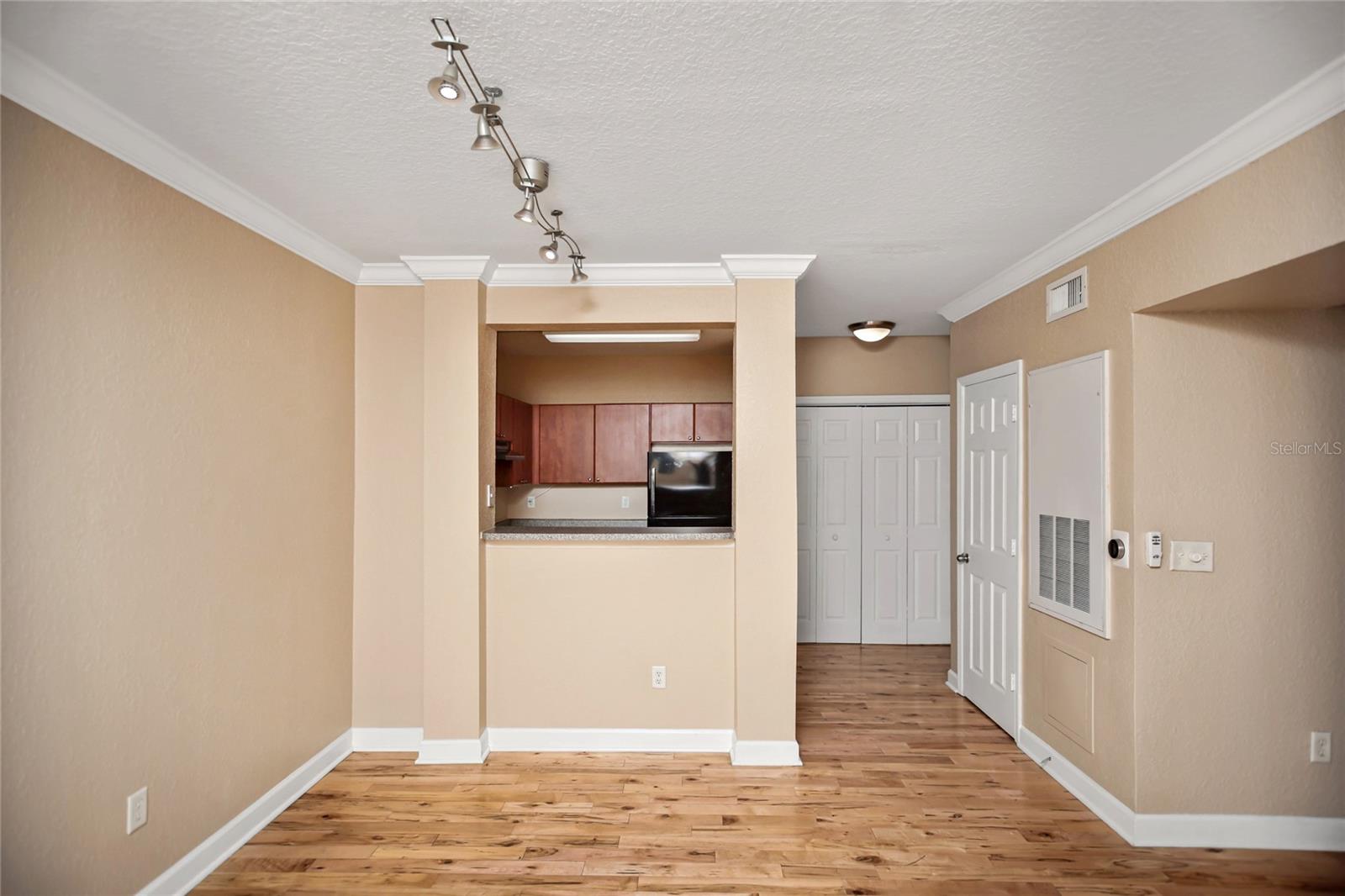 Image 9 of 33 For 206 South Street 4031
