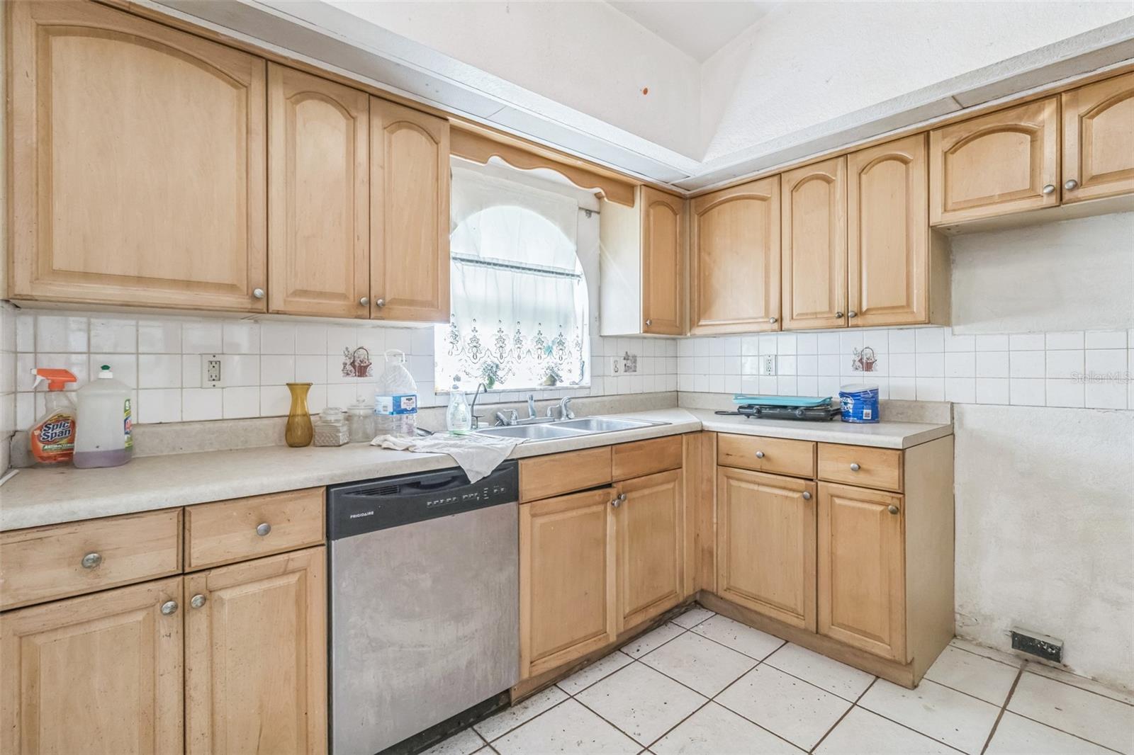 Image 16 of 30 For 26098 Copiapo Circle