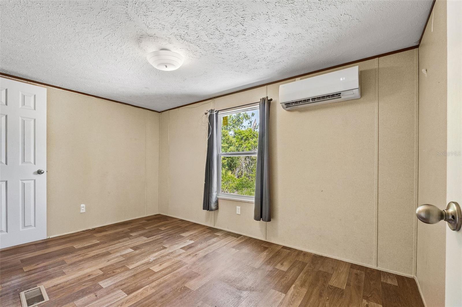 Image 14 of 37 For 14300 Beverly Drive