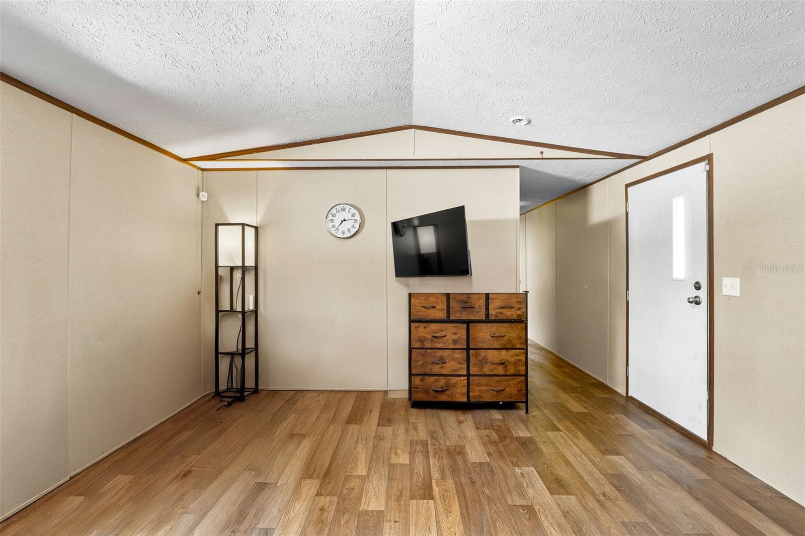 Image 7 of 37 For 14300 Beverly Drive