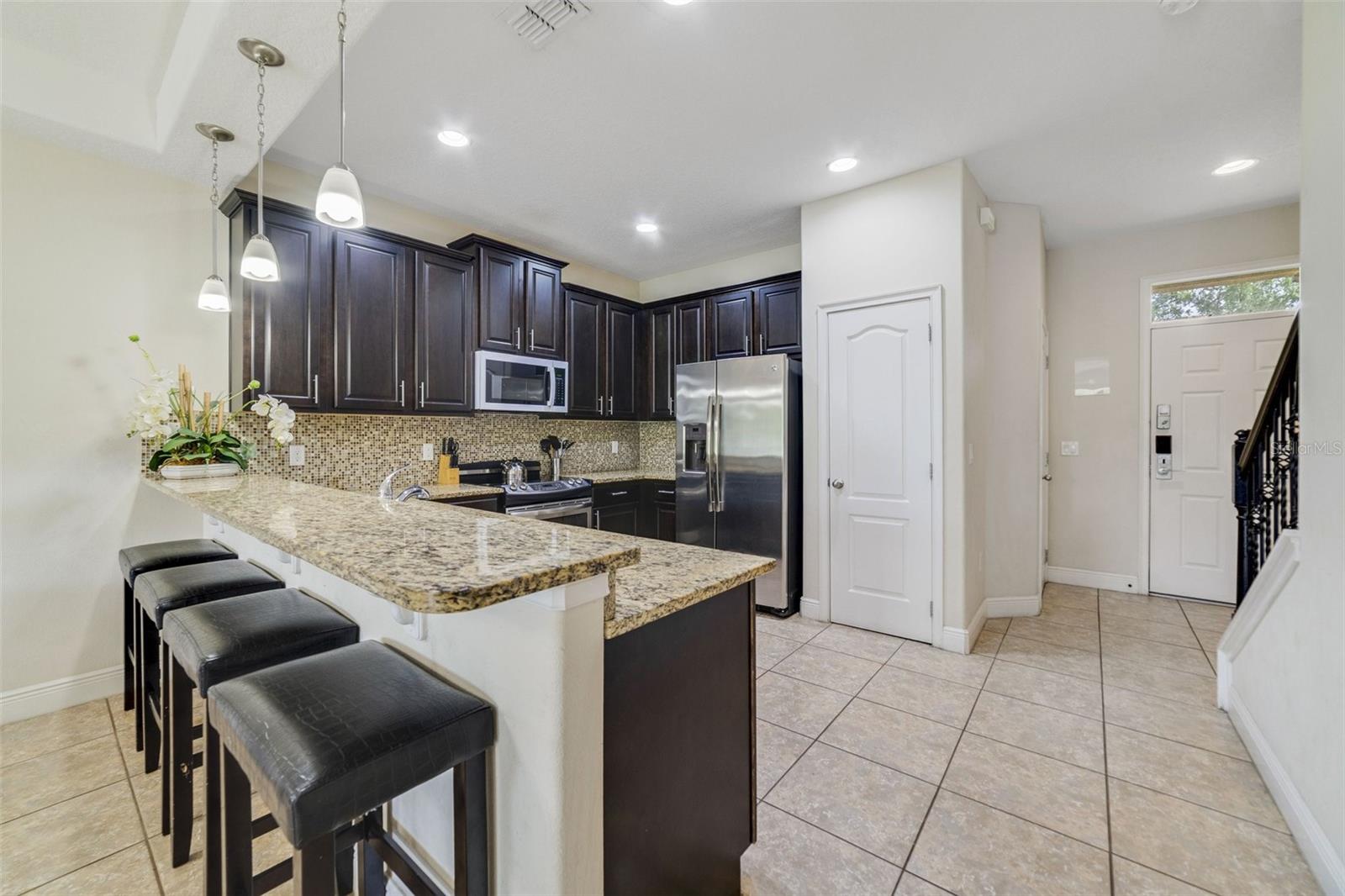 Image 6 of 23 For 8118 Roseville Boulevard