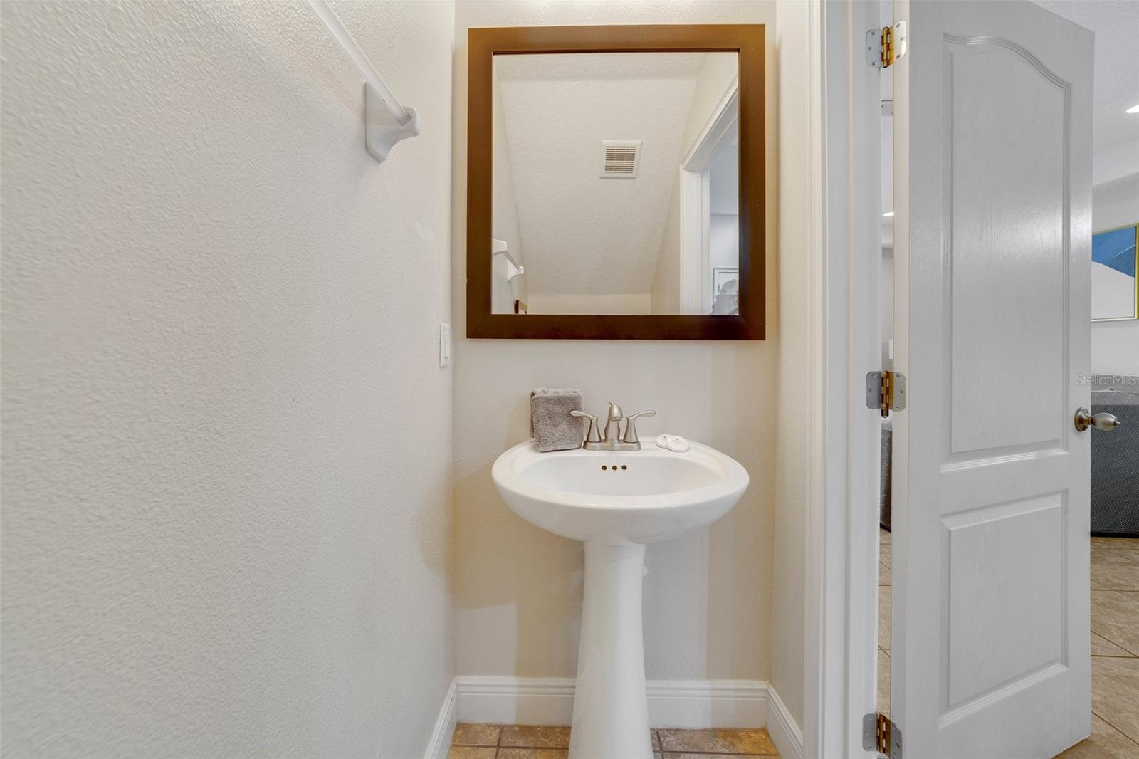 Image 8 of 23 For 8118 Roseville Boulevard