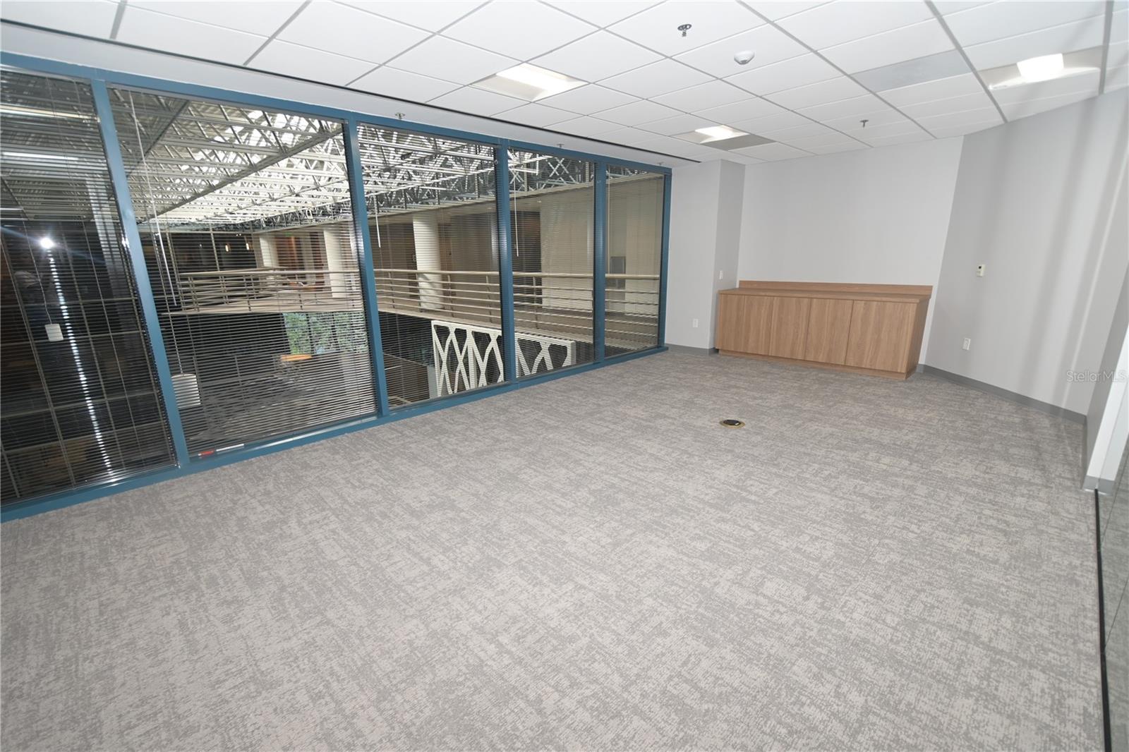 Image 10 of 37 For 225 Robinson Street