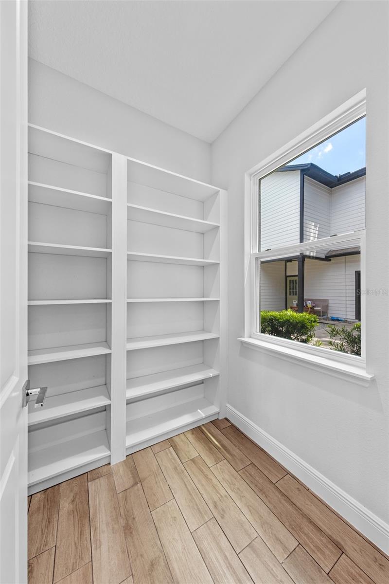 Image 11 of 32 For 1016 Hunter Avenue