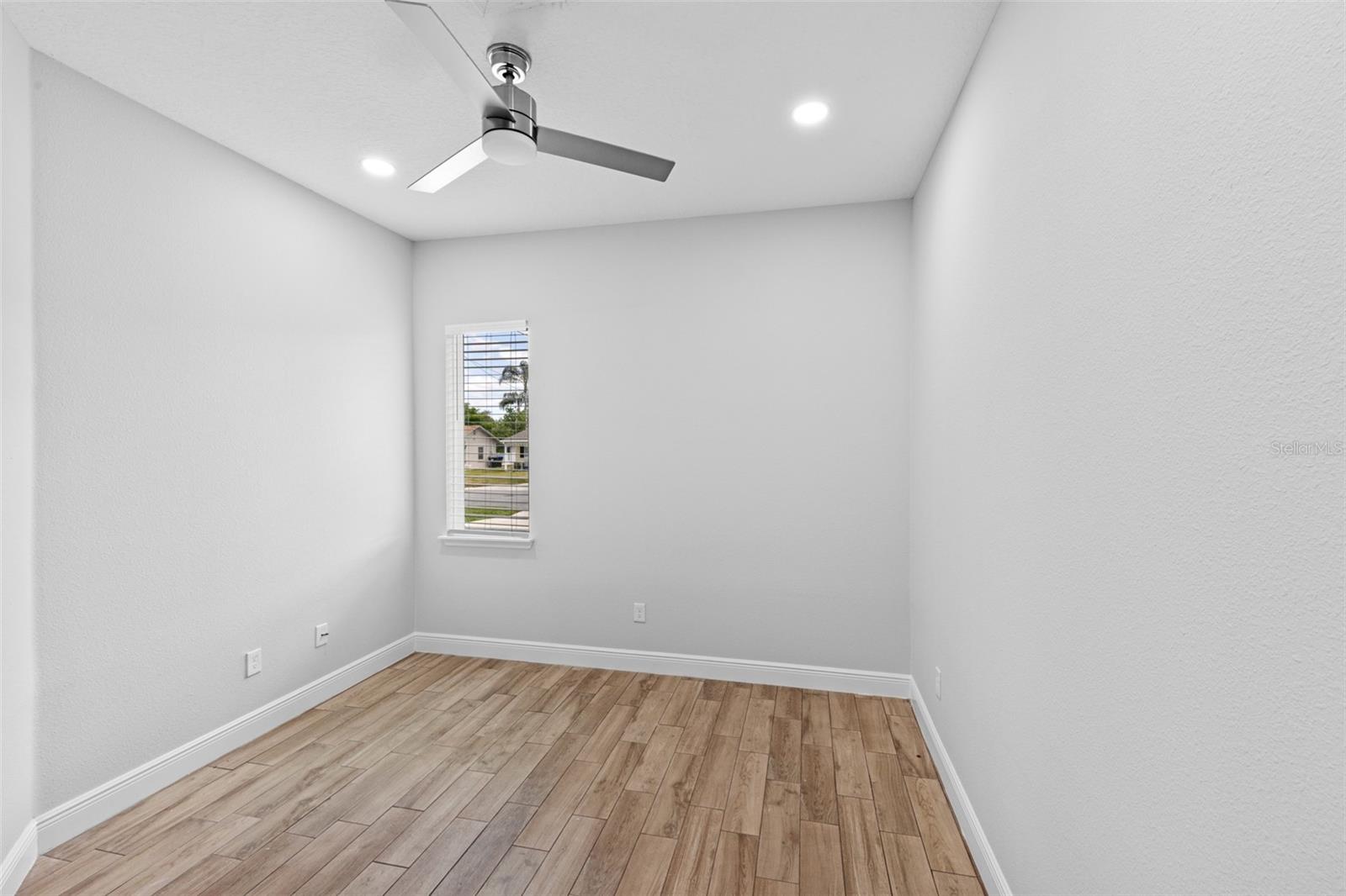 Image 4 of 32 For 1016 Hunter Avenue