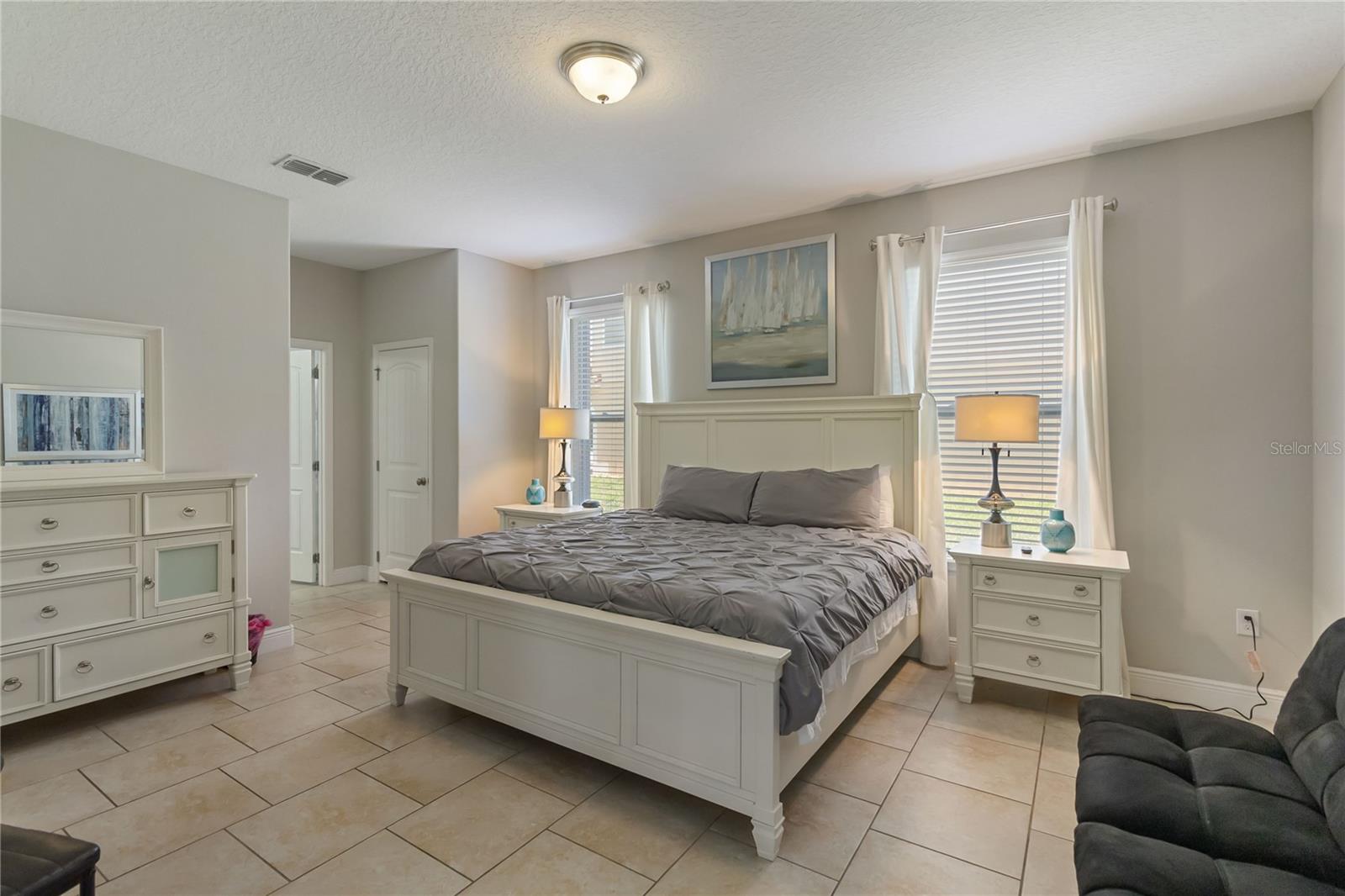 Image 17 of 41 For 4201 Oakview Drive