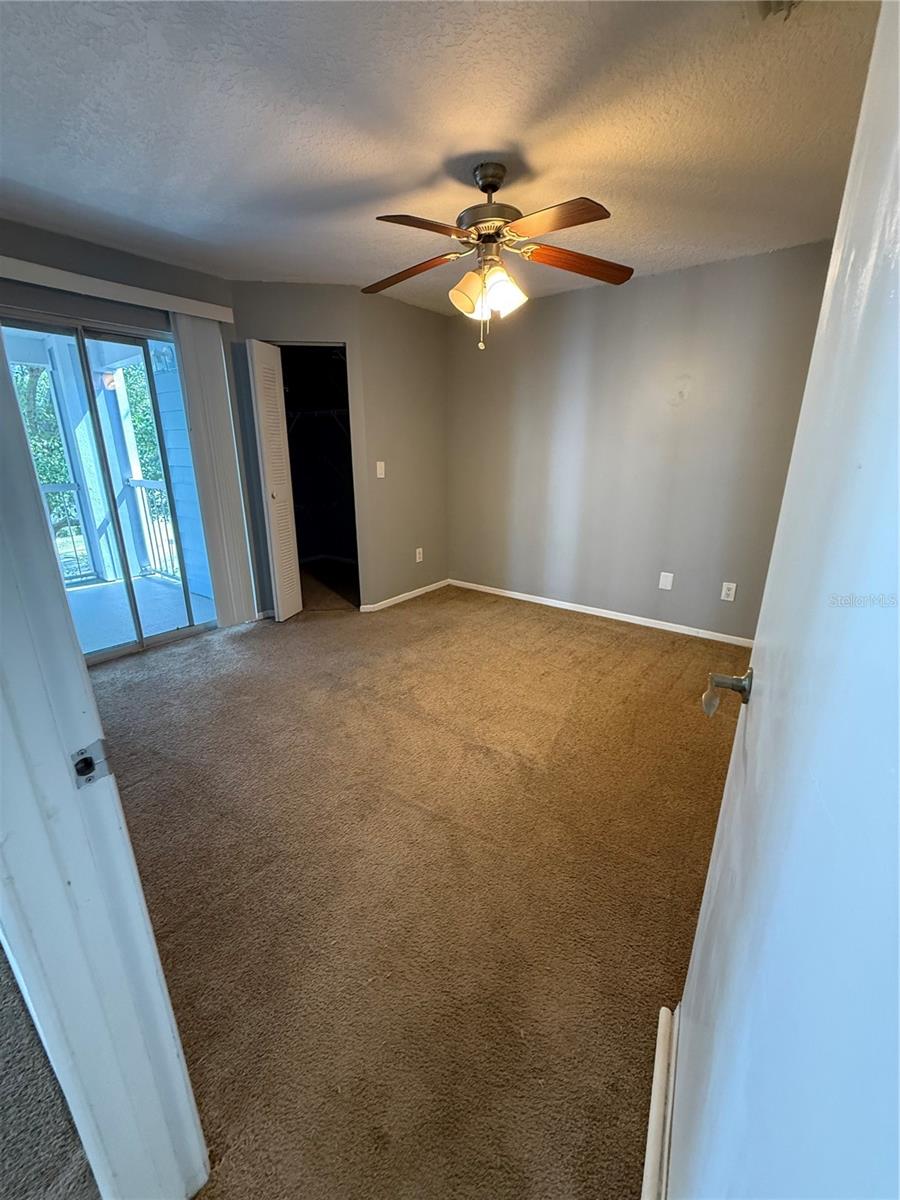 Listing photo id 11 for 2585 Grassy Point Drive 313