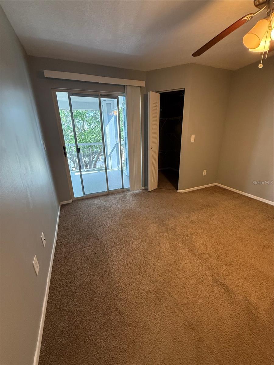 Listing photo id 13 for 2585 Grassy Point Drive 313