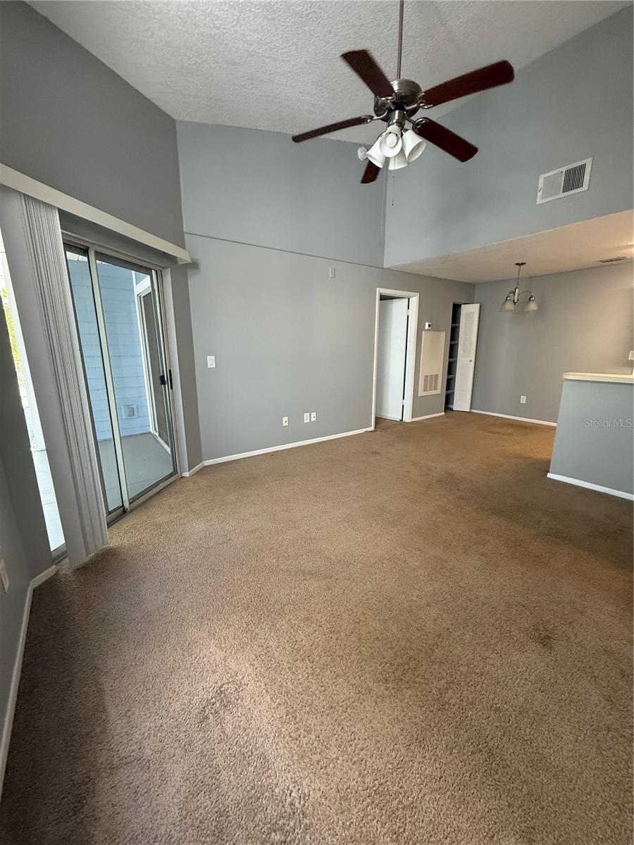 Listing photo id 4 for 2585 Grassy Point Drive 313