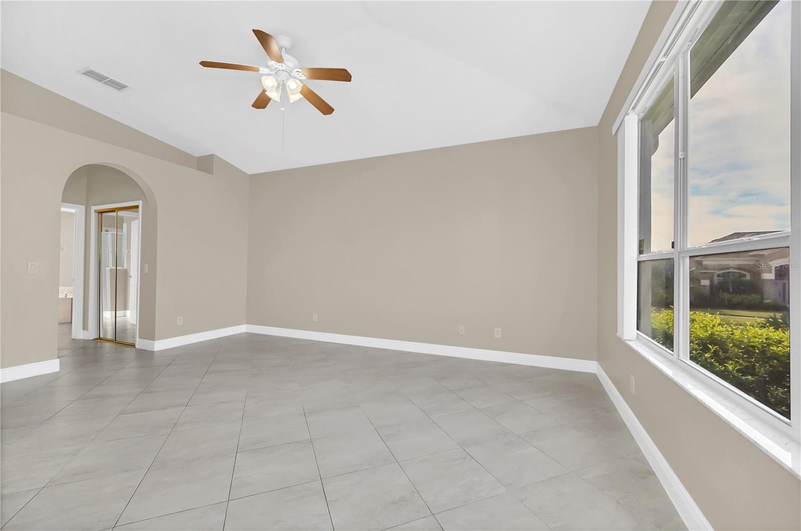 Image 32 of 47 For 409 Belfry Drive