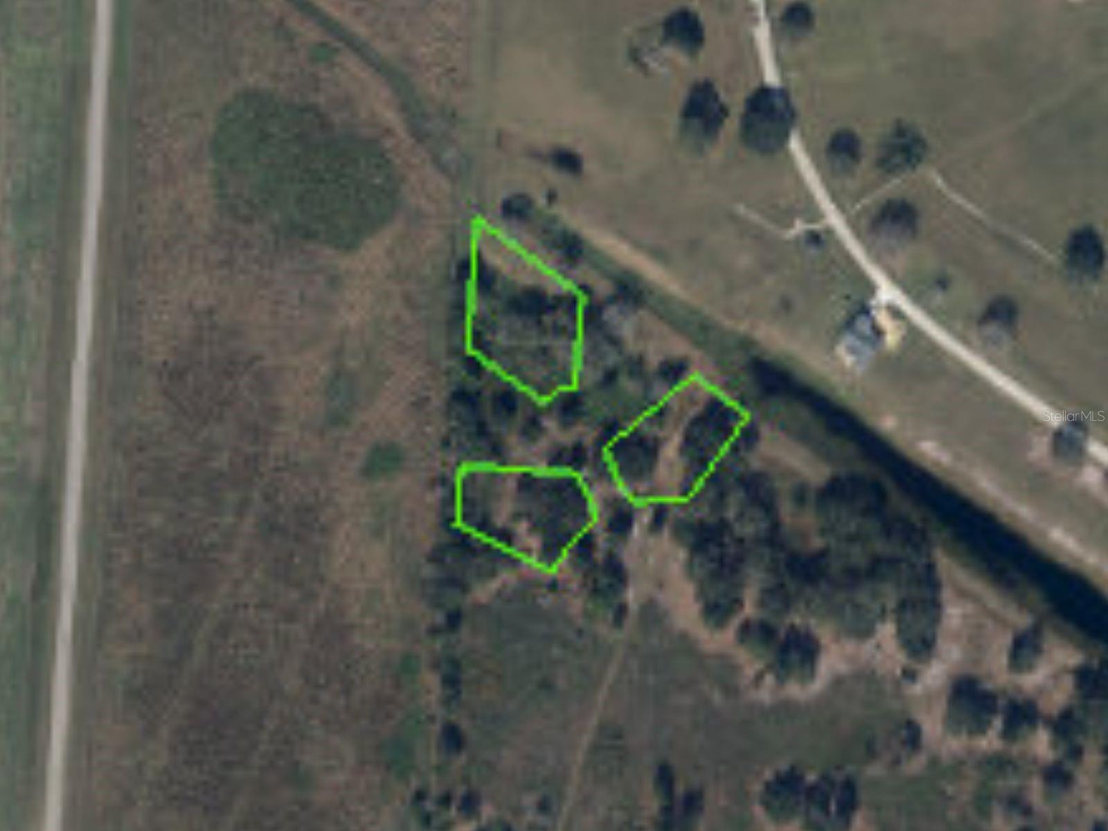 Listing Details for 417 Foxhall Circle, SEBRING, FL 33876